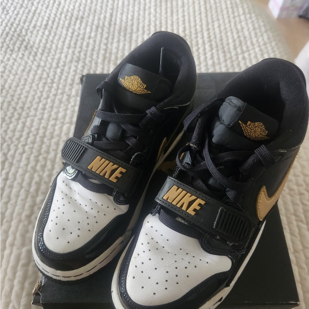 Nike Kids Black, White, and Gold Sneakers-size 4